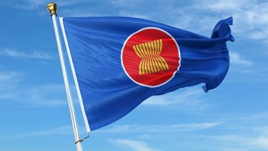 Vietnam attends meetings between ASEAN and partners